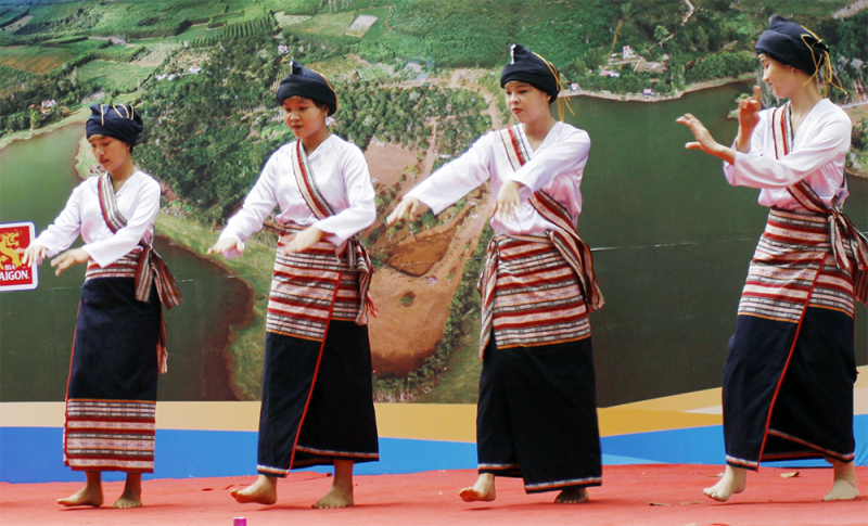 Độc đáo nghệ thuật trình diễn trống đôi, cồng ba, chiêng năm -0