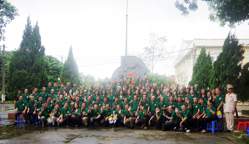 Đoàn học viên E1171 thăm lại trường xưa -0