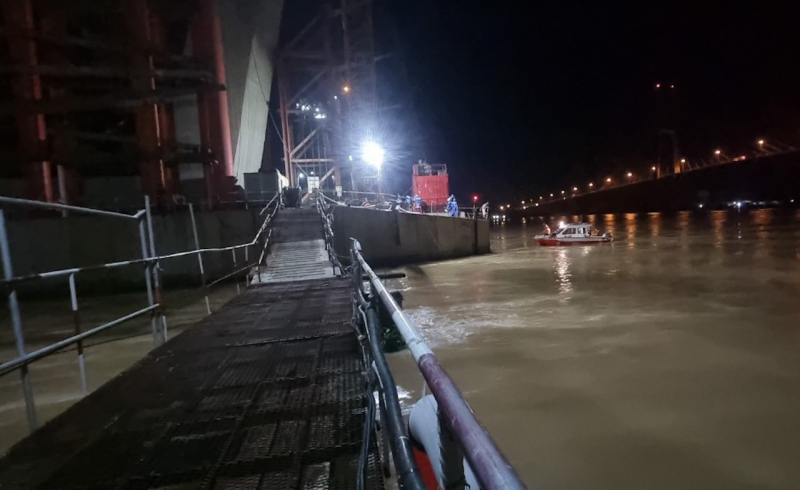 z3764634677899_f5c287832d230d76def60f7e685420f3.jpg -0