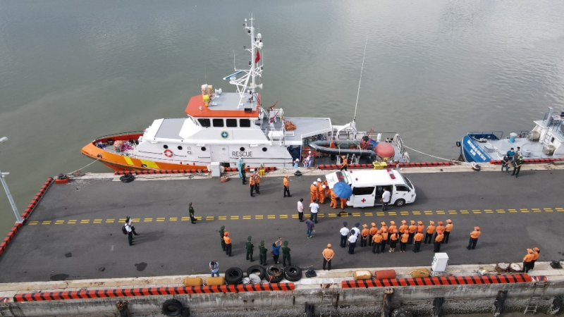 Quá trình cứu nạn và tiếp nhận 13 thi thể thuyền viên tàu Wu Zhou 8 bị nạn trên biển -0