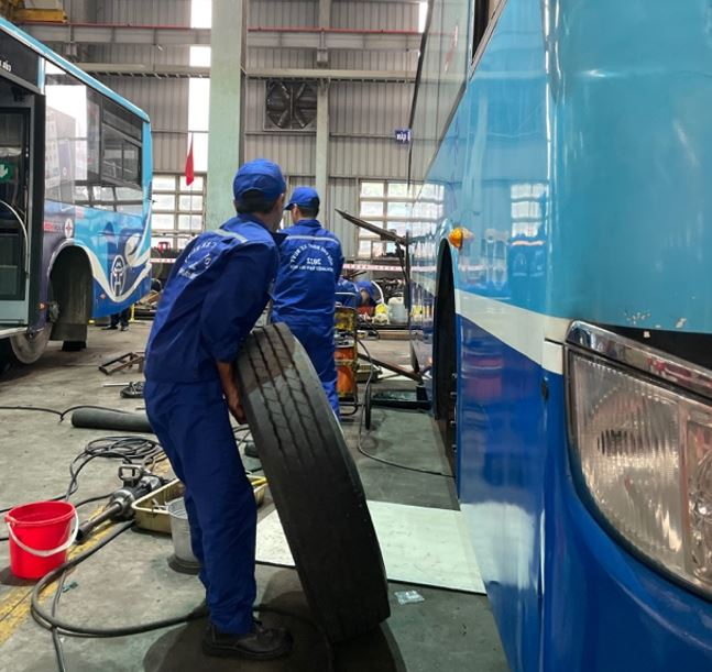 Tưng bừng Hội thi “Sửa chữa bảo dưỡng xe buýt 2022” -0
