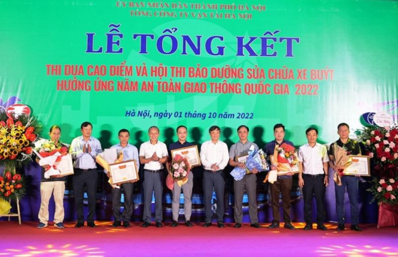 Tưng bừng Hội thi “Sửa chữa bảo dưỡng xe buýt 2022” -0