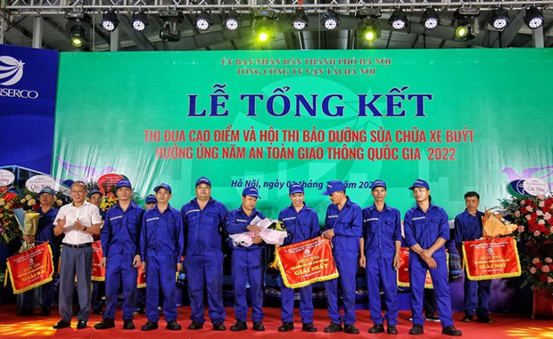 Tưng bừng Hội thi “Sửa chữa bảo dưỡng xe buýt 2022” -1