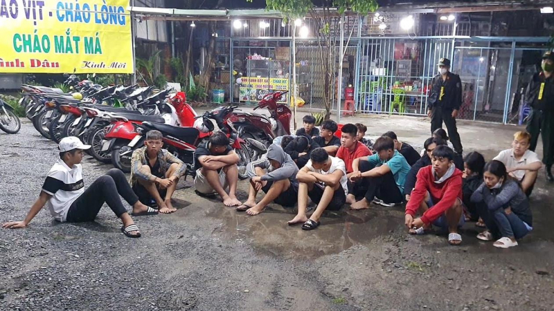 Bắt giữ gần 40 “tay đua” trên đường dẫn cao tốc TP HCM - Trung Lương -2