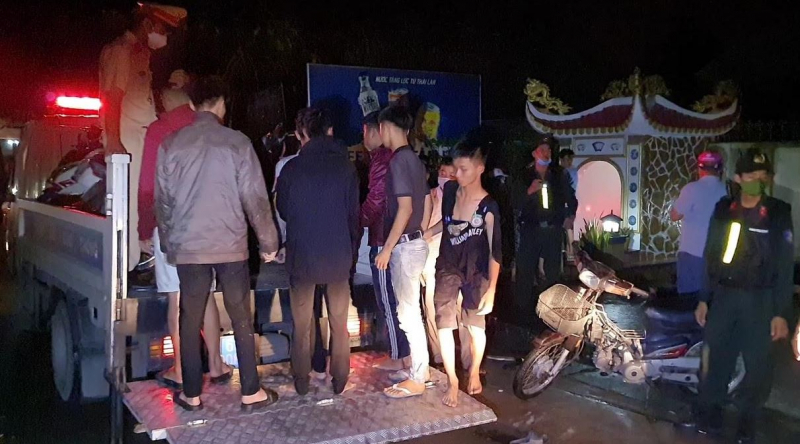 Bắt giữ gần 40 “tay đua” trên đường dẫn cao tốc TP HCM - Trung Lương -4