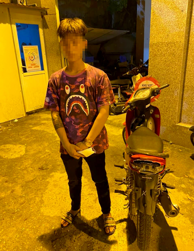 Tóm gọn nhiều thanh niên choai điểu khiển xe mô tô lạng lách, tàng trữ ma tuý  -0