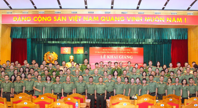 300 học viên bồi dưỡng nghiệp vụ kiểm tra, giám sát, thi hành kỷ luật đảng trong CAND -0