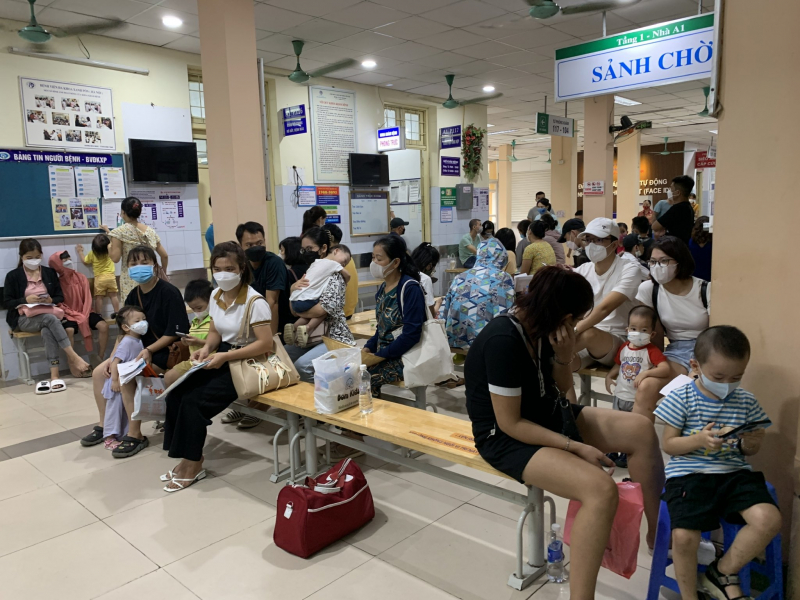 Trẻ mắc Adenovirus, sốt xuất huyết tiếp tục tăng mạnh tại Hà Nội -0