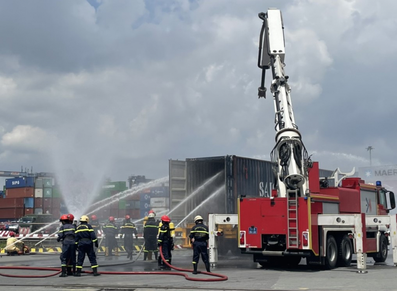 Police conduct firefighting and rescue drill in seaport -0