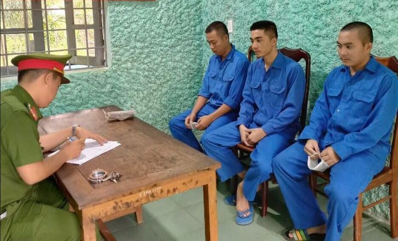 Khởi tố nhóm côn đồ gây náo loạn trung tâm y tế -0