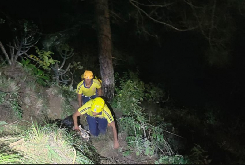 Xe chở khách đám cưới lao xuống vực sâu khiến 25 người chết  -0