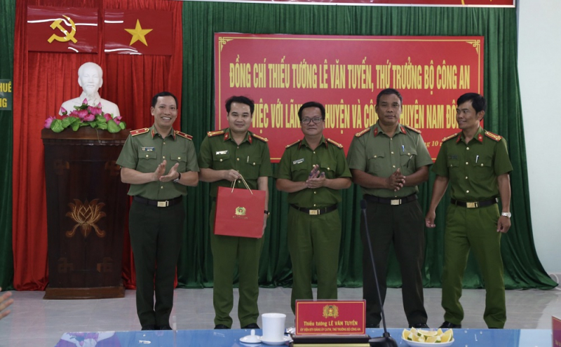 Thứ trưởng Bộ Công an Lê Văn Tuyến: Công an tỉnh Thừa Thiên-Huế tiếp tục đảm bảo tốt tình hình ANTT trên địa bàn -0