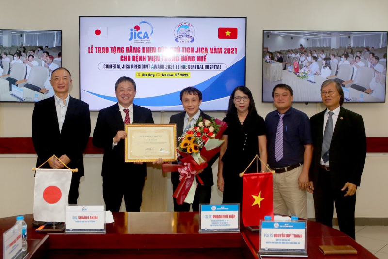 Chủ tịch JICA tặng bằng khen cho Bệnh viện Trung ương Huế vì những đóng góp xuất sắc -0
