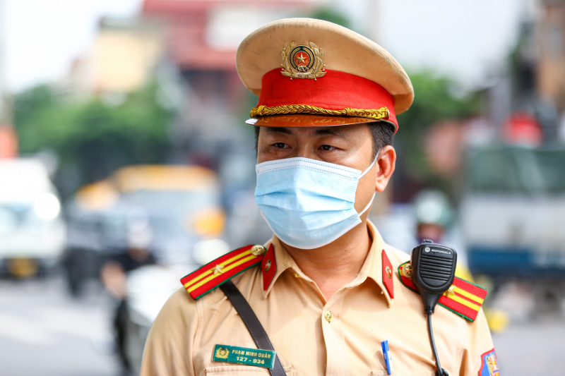 CSGT “dẹp loạn” xe khách nơi cửa ngõ phía Nam Thủ đô -0