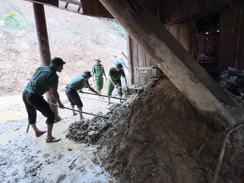 Công an tỉnh Nghệ An tiếp tục tăng cường 50 CBCS giúp huyện Kỳ Sơn -2