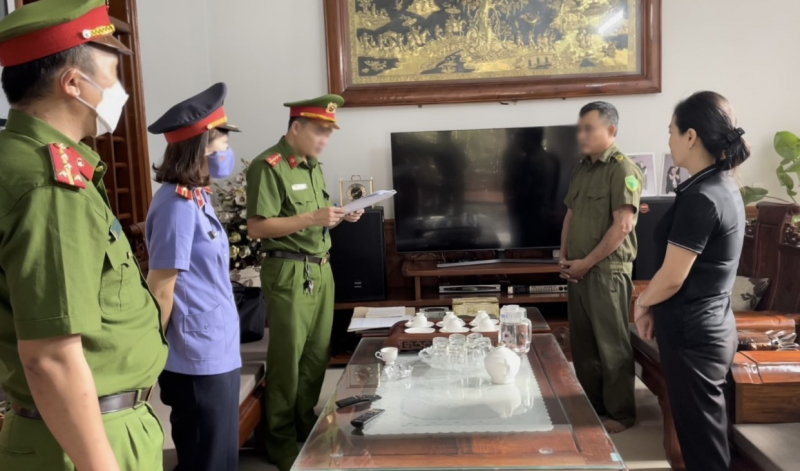 Bắt nguyên 2 chủ tịch xã và giám đốc 1 công ty bị vì lập khống hồ sơ xây dựng nhà văn hoá -0