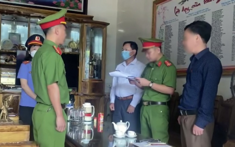 Bắt nguyên 2 chủ tịch xã và giám đốc 1 công ty bị vì lập khống hồ sơ xây dựng nhà văn hoá -0