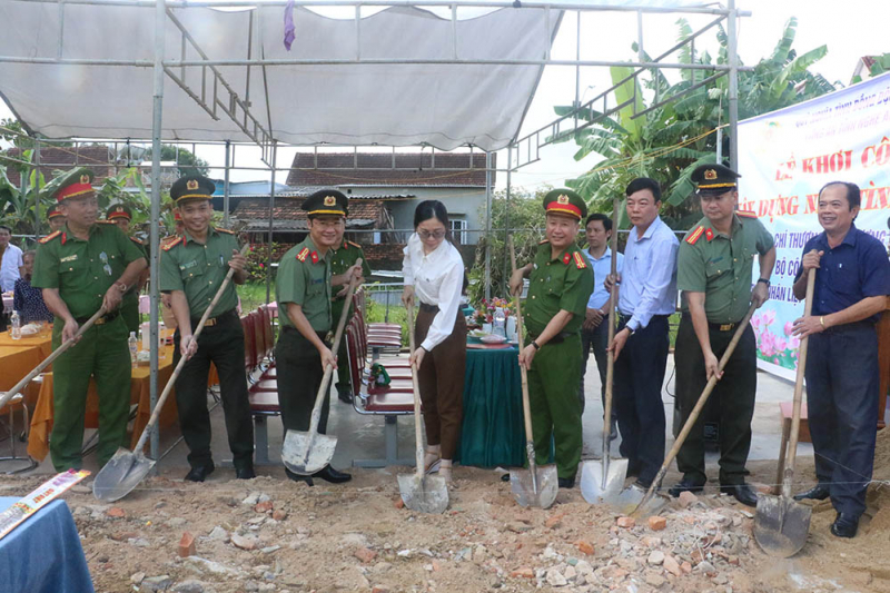 Khởi công xây dựng Nhà tình nghĩa cho cán bộ Công an có hoàn cảnh khó khăn -0