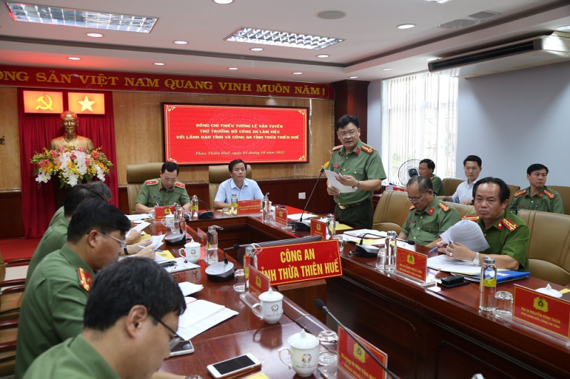 Deputy Minister Le Van Tuyen takes working trip to Thua Thien-Hue -0
