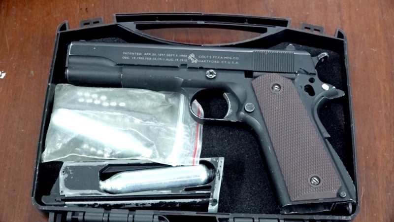 Thanh niên 16 tuổi mang súng ra đường gặp ngay Tổ đặc nhiệm -0