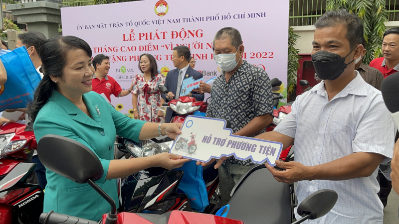 Nhiều người dân được hỗ trợ tại Lễ phát động Tháng cao điểm “Vì người nghèo” -0