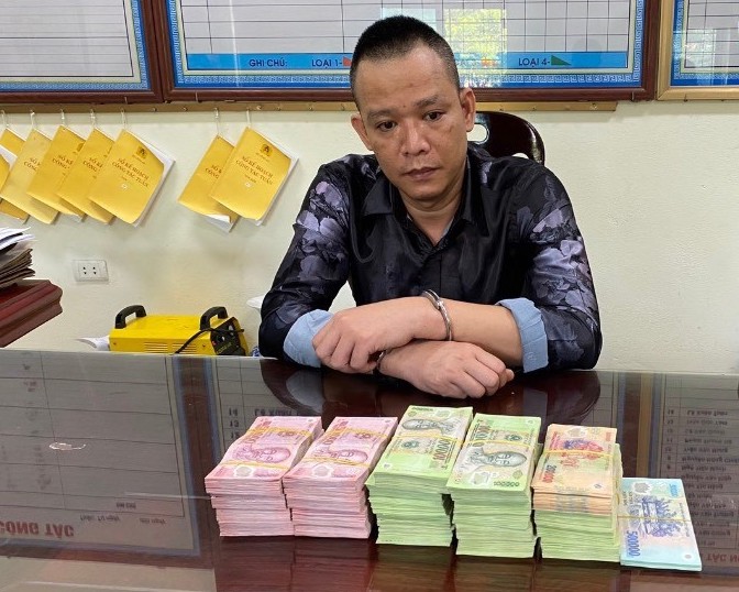 Bắt đối tượng côn đồ, vu cho  bị hại nói xấu mình để cưỡng đoạt tài sản -0