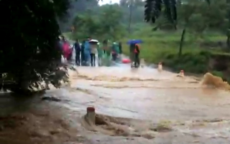Mưa lớn gây ngập lụt nhiều nơi tại miền Trung -0