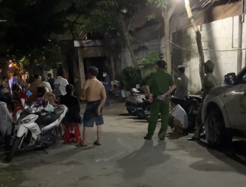 Giành chỗ phơi đồ, 1 người bị đâm trong phòng trọ -0