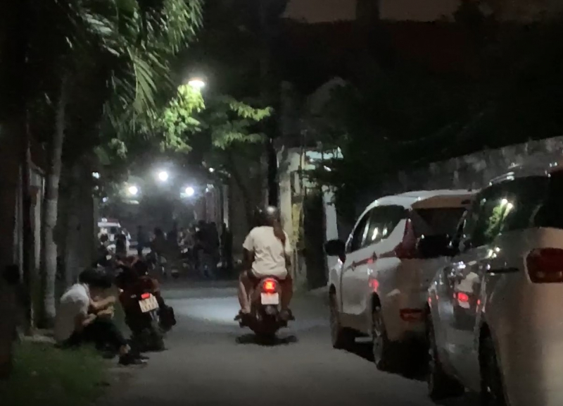 Giành chỗ phơi đồ, 1 người bị đâm trong phòng trọ -0