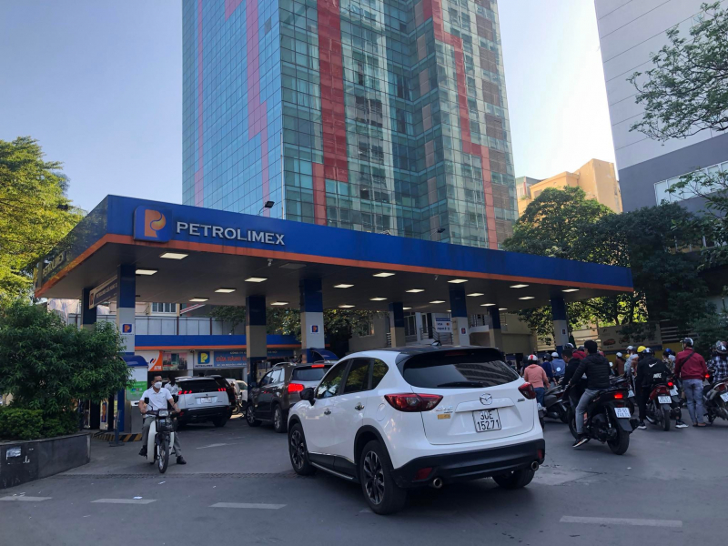 Xăng dầu đồng loạt tăng giá, dầu diesel 1.979 đồng/lít -0