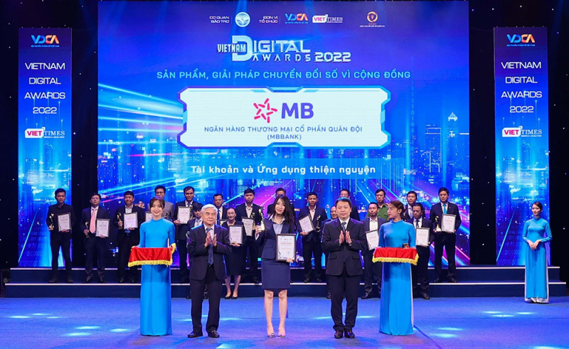 MB “thắng lớn” tại Giải thưởng Chuyển đổi số Việt Nam 2022 -0