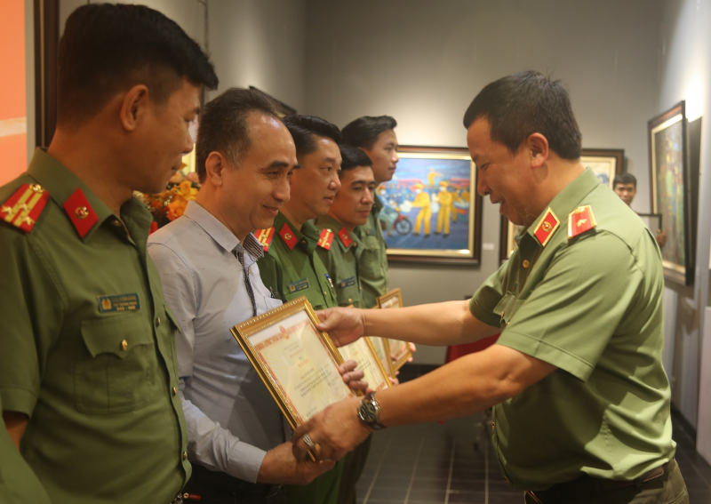 Trao thưởng và khai mạc triển lãm Trại sáng tác Mỹ thuật CAND lần thứ 4 -0