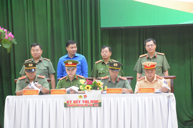 Tuổi trẻ Công an thành phố xung kích trong thực hiện Đề án 06 -0