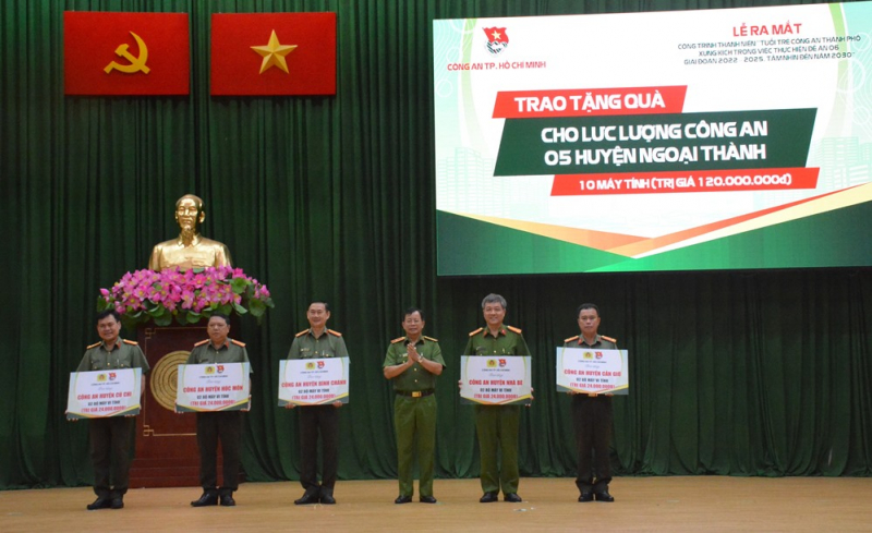 Tuổi trẻ Công an thành phố xung kích trong thực hiện Đề án 06 -0