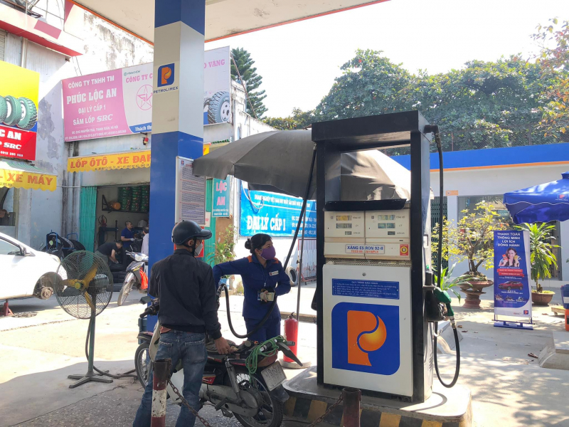 Yêu cầu 2 nhà máy lọc hoá dầu tăng lượng sản xuất mặt hàng xăng  -0