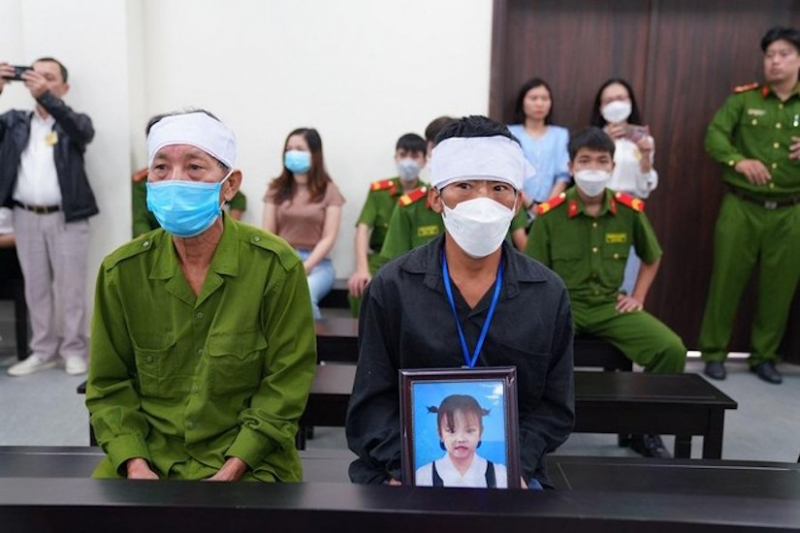 Xét xử kẻ đóng đinh vào đầu con của nhân tình: Bị cáo khiếm thính, cha đẻ thừa nhận con mình dã man  -0