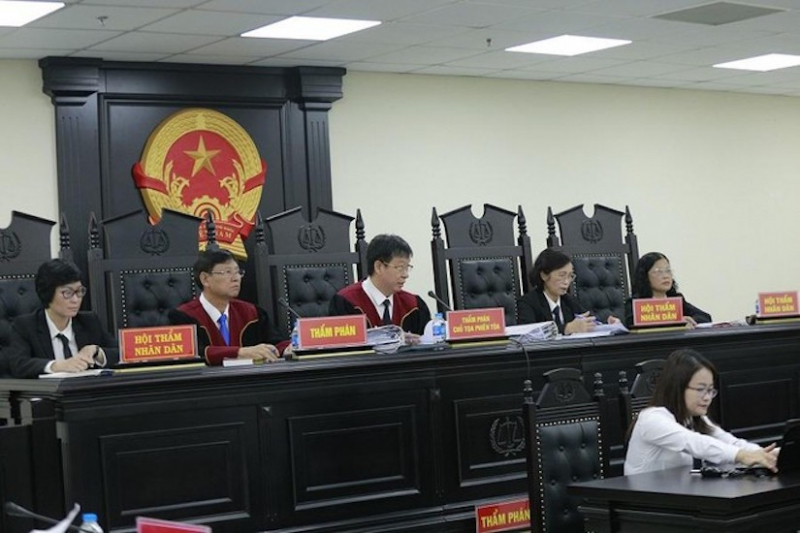 Xét xử kẻ đóng đinh vào đầu con của nhân tình: Bị cáo khiếm thính, cha đẻ thừa nhận con mình dã man  -0