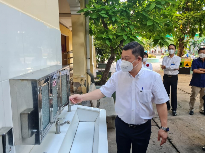 Nhà vệ sinh trường học không được phép để tình trạng xuống cấp, gây ảnh hưởng đến sức khỏe học sinh -0