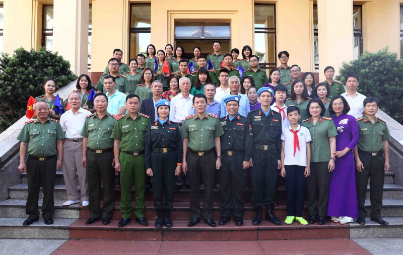 Xúc động buổi gặp mặt ba sĩ quan CAND lên đường thực hiện nhiệm vụ gìn giữ hoà bình Liên Hợp quốc -0