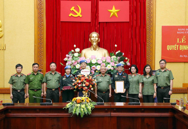 Xúc động buổi gặp mặt ba sĩ quan CAND lên đường thực hiện nhiệm vụ gìn giữ hoà bình Liên Hợp quốc -0