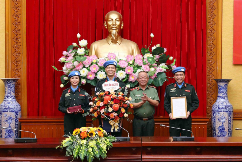 Xúc động buổi gặp mặt ba sĩ quan CAND lên đường thực hiện nhiệm vụ gìn giữ hoà bình Liên Hợp quốc -0