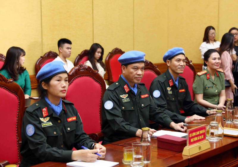Xúc động buổi gặp mặt ba sĩ quan CAND lên đường thực hiện nhiệm vụ gìn giữ hoà bình Liên Hợp quốc -0