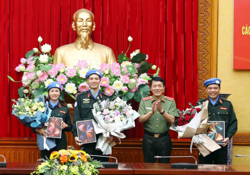 Xúc động buổi gặp mặt ba sĩ quan CAND lên đường thực hiện nhiệm vụ gìn giữ hoà bình Liên Hợp quốc -0