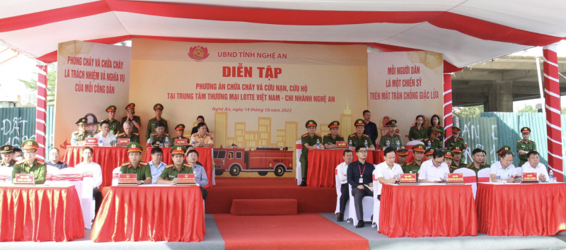 Nghệ An: Huy động lực lượng lớn tham gia diễn tập phương án PCCC&CNCH cấp tỉnh  -0