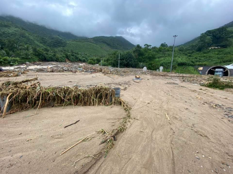  Tạm dừng khai thác hầm Hải Vân do xuất hiện lũ quét gây nguy hiểm cho người và phương tiện -1