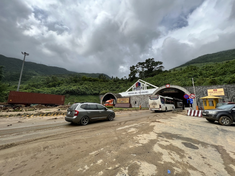 2 ống hầm Hải Vân đã thông xe hoàn toàn -0