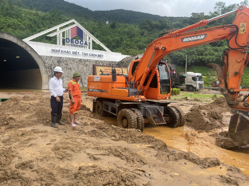 Đã thông hầm số 2 qua đèo Hải Vân  -1