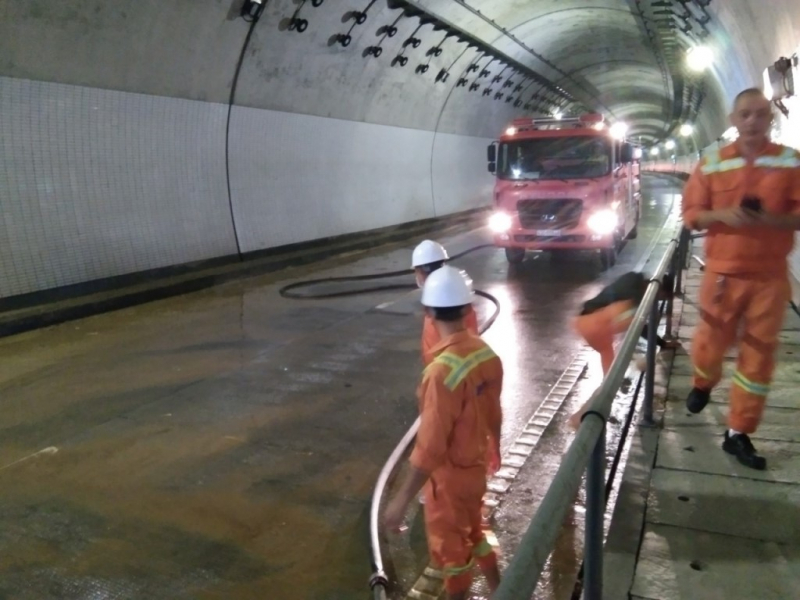 Đã thông hầm số 2 qua đèo Hải Vân  -1