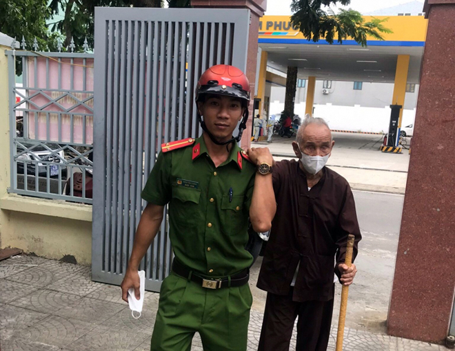 Nghẹn ngào tang lễ Trung úy Công an tử nạn trong mưa lũ -0