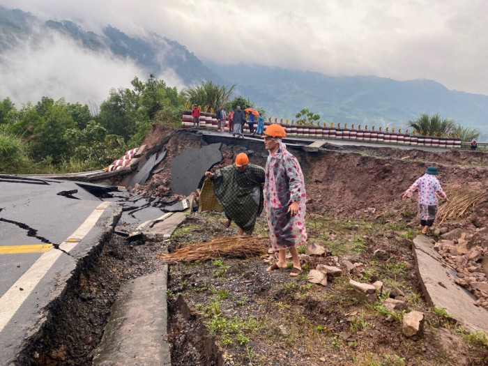 Khẩn trương khắc phụ quốc lộ 15D đi cửa khẩu quốc tế La Lay -0